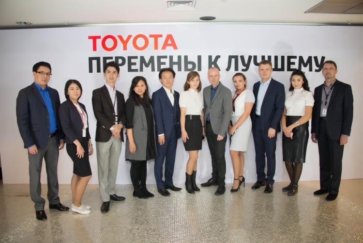 Тойота директор: Вице-президент Toyota в России получила награду Rising Star