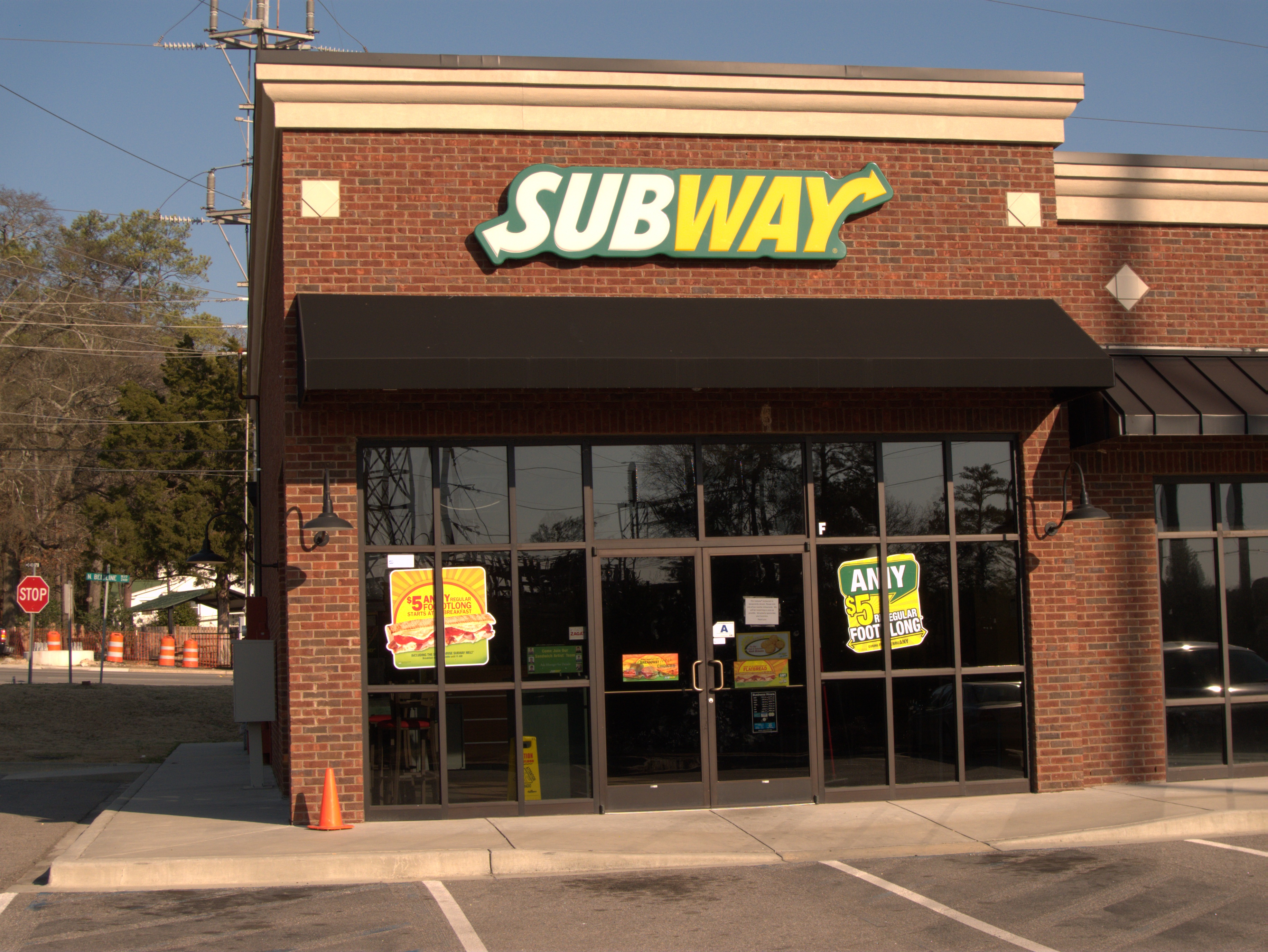 Сабвей это: Subway обновил логотип впервые за 15 лет