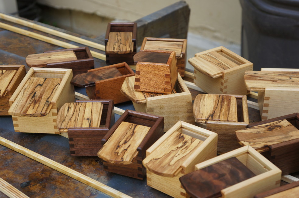 Что можно сделать из древесины: универсальный конструкционный материал как для строительства домов и бань, так и для изготовления поделок и мебели своими руками