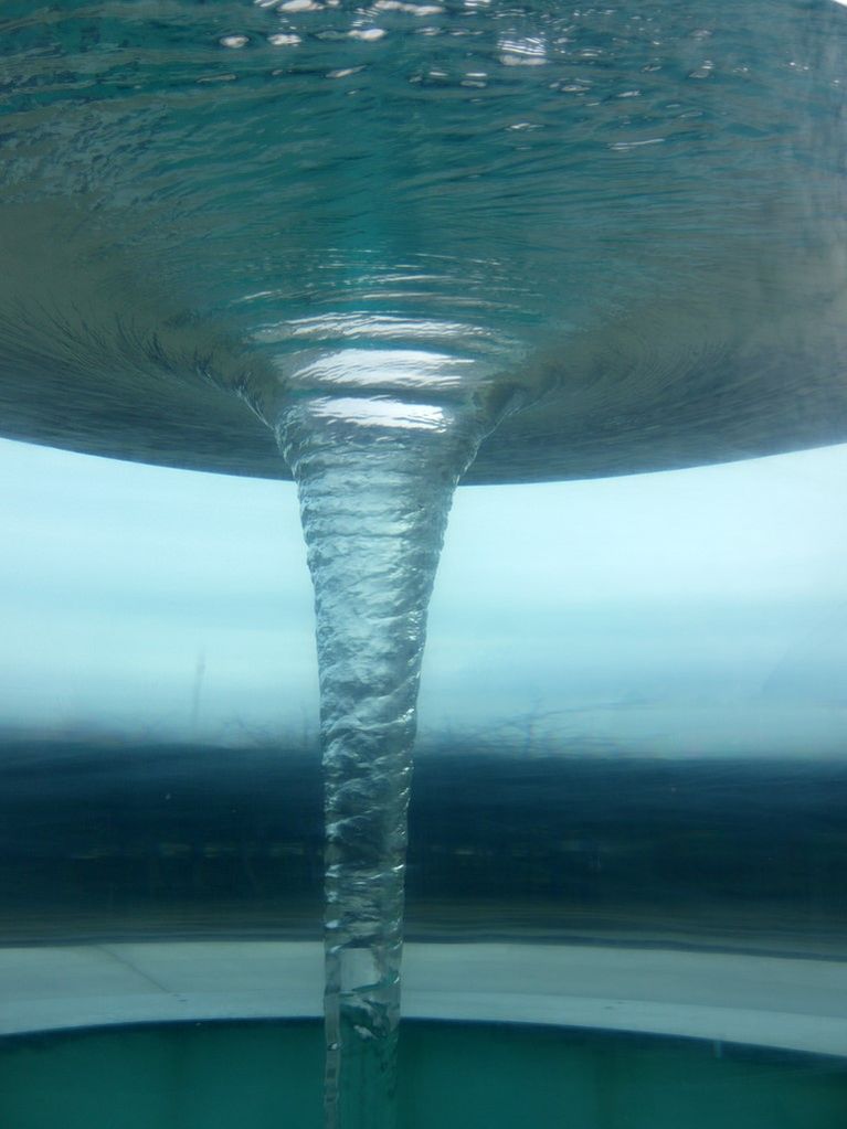Воронка как выглядит: Как из-под воды выглядит воронка в океане