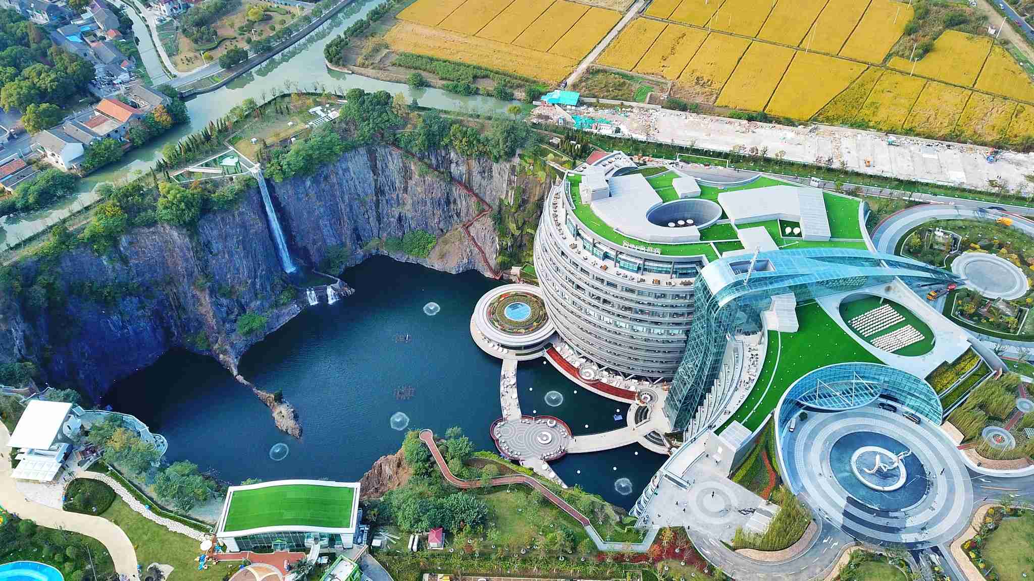 Shimao wonderland intercontinental: Shimao Shanghai Wonderland - первый в мире подземный отель