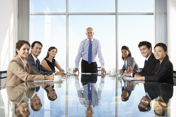 Лидер – руководитель фирмы, ведет бизнес-совещание