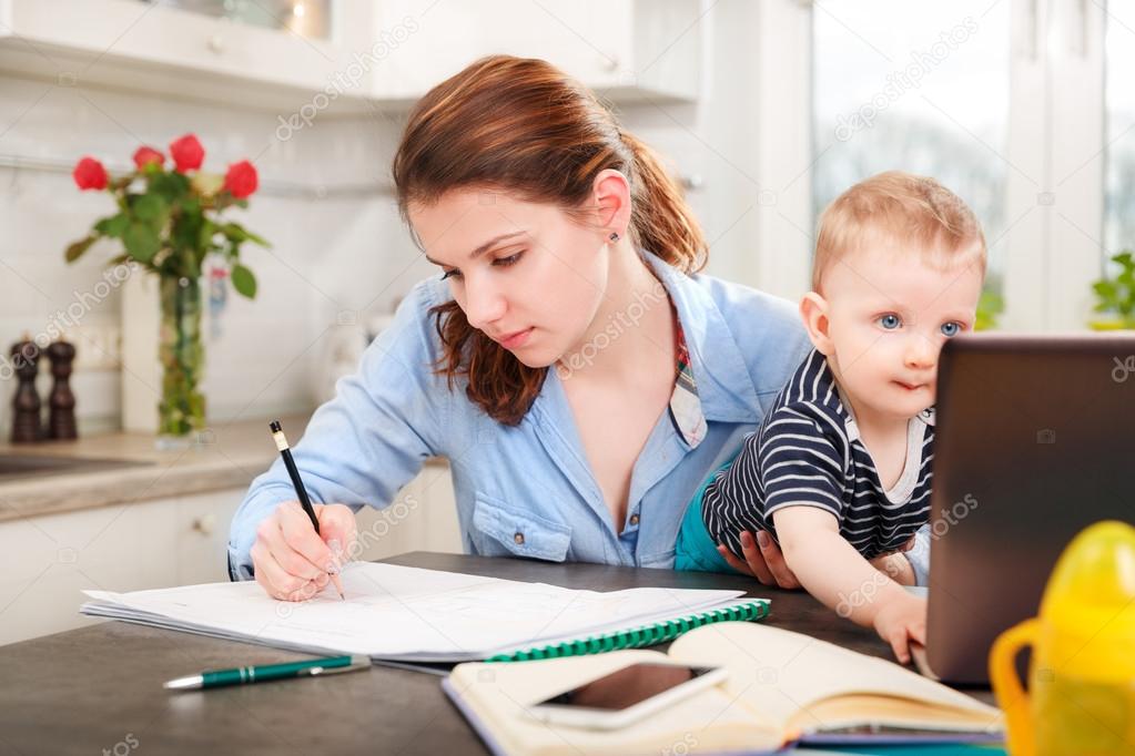 Как можно заработать дома сидя в декрете: Как заработать маме в декрете: 65 вариантов заработка
